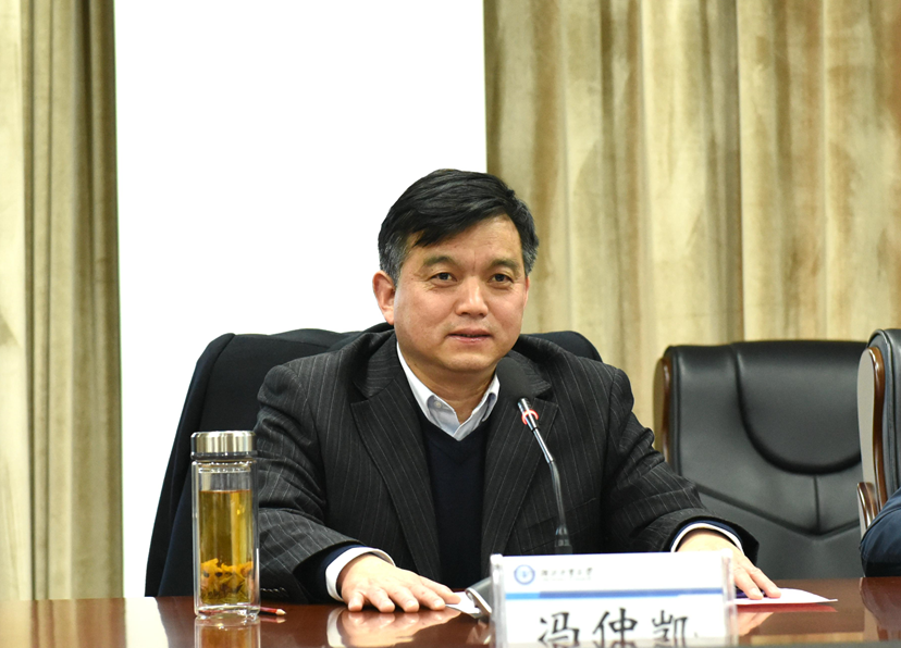省委军民融合办常务副主任冯仲凯高度肯定了学校军民融合工作取得的