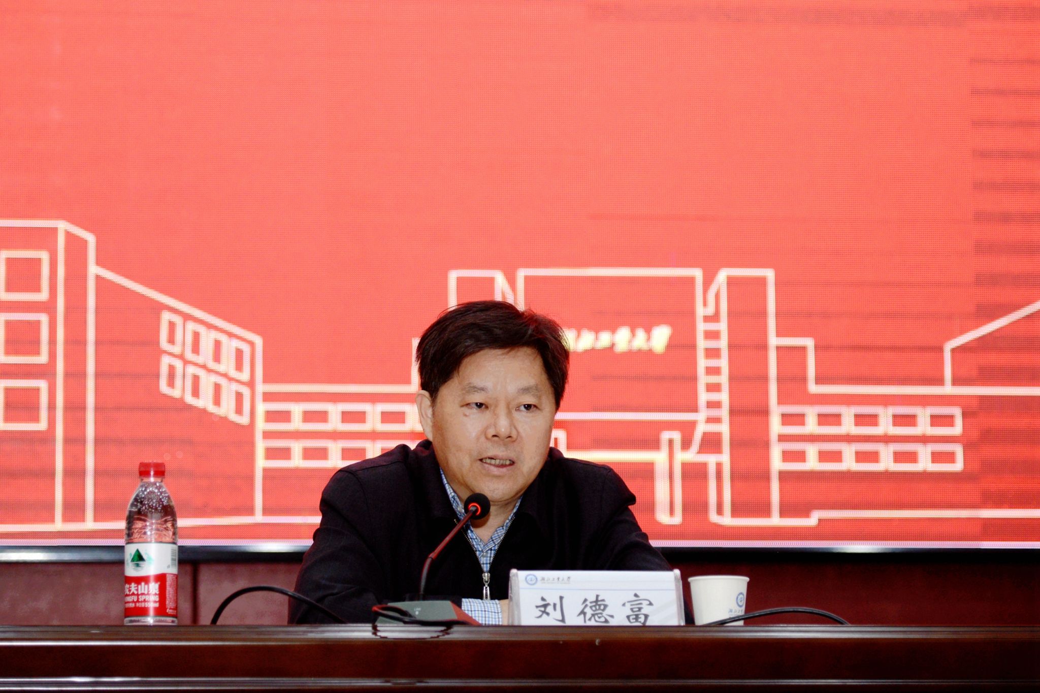 学校举行2022年“南湖学者”岗位聘任仪式