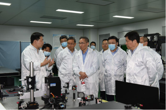 武汉纺织大学校长徐卫林院士一行来校调研