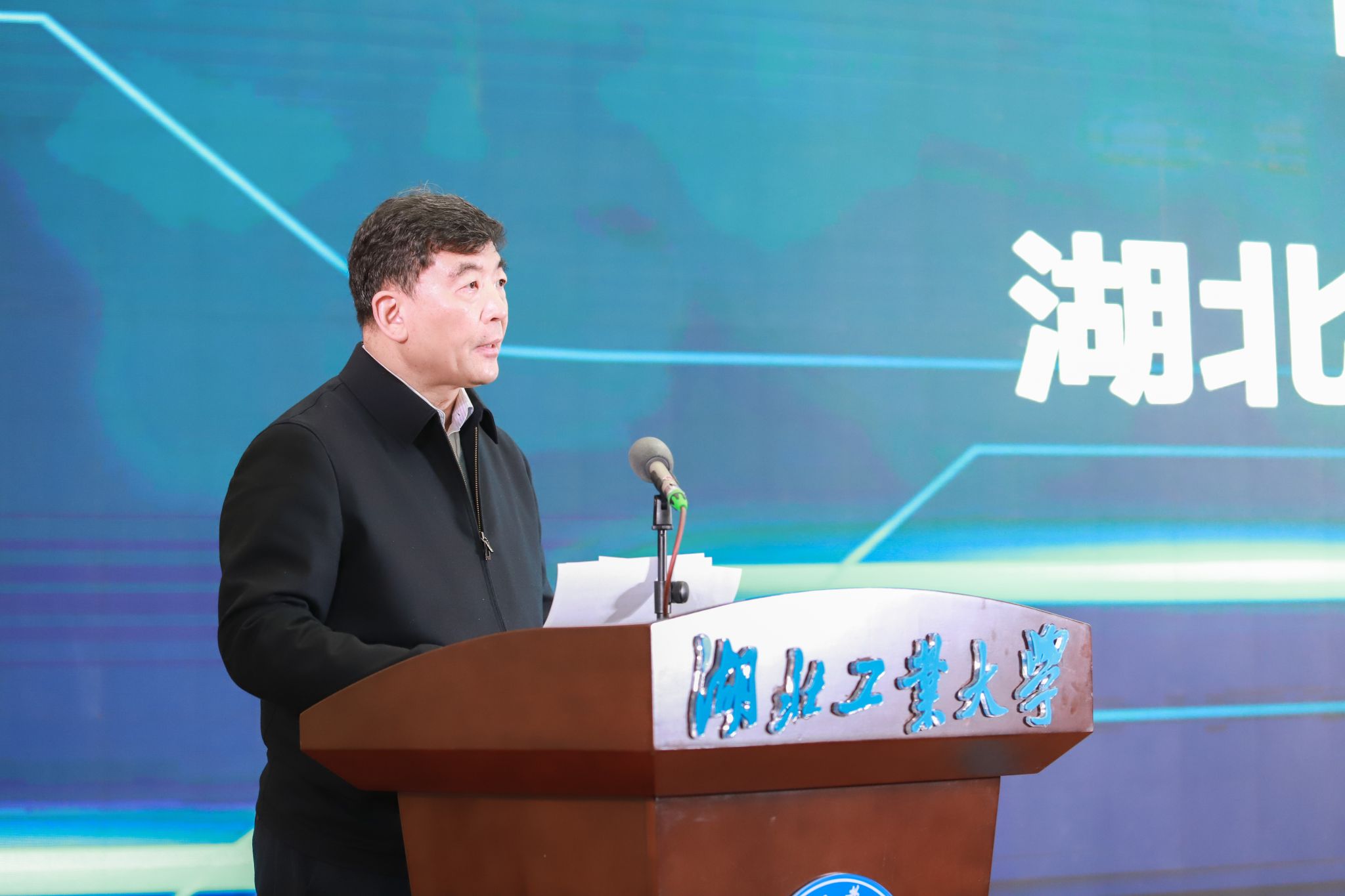 副省长曹广晶出席我校大数据与人工智能产业学院、“111”引智基地揭牌仪式