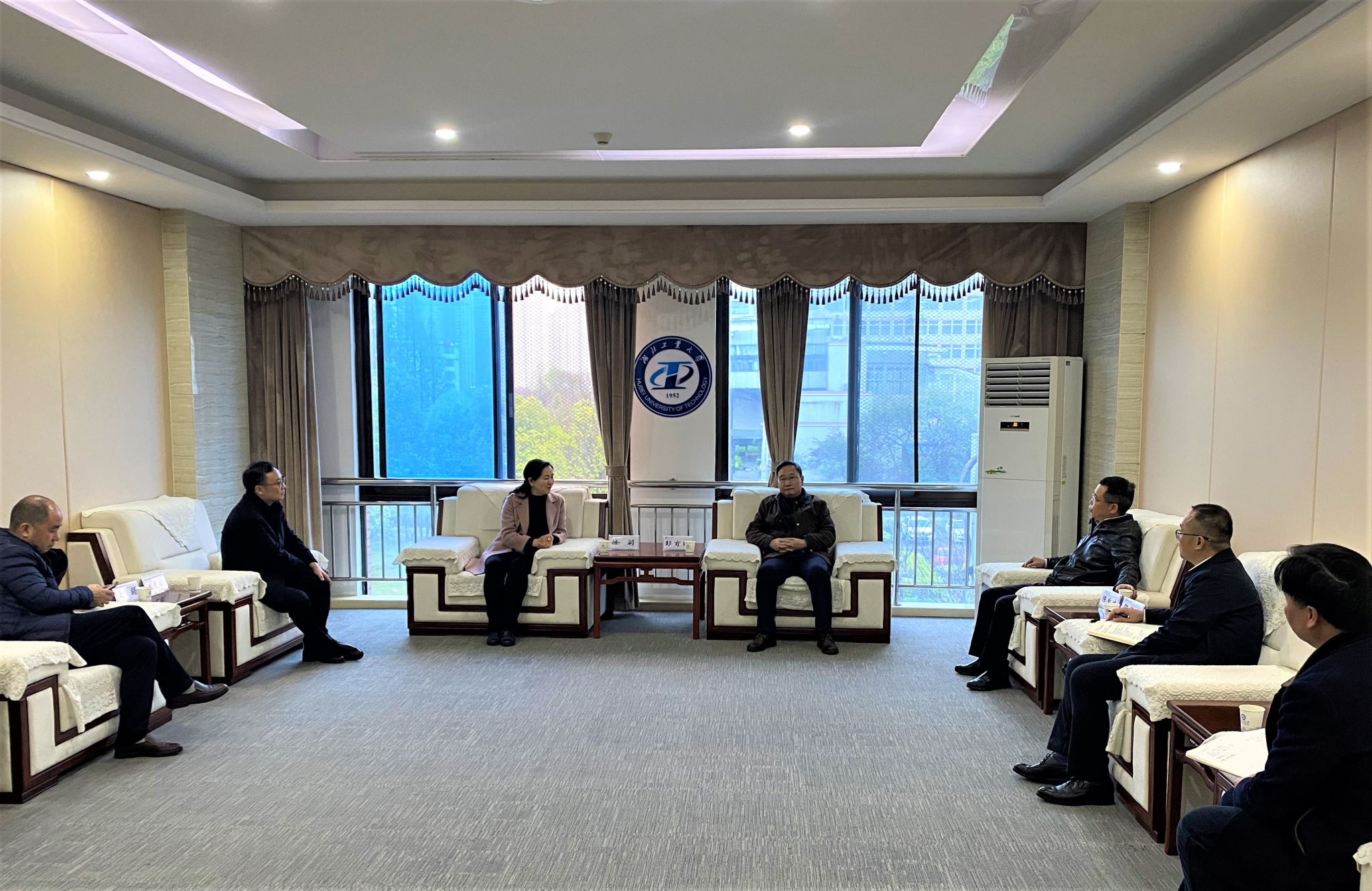 荆门市委领导一行来校调研交流