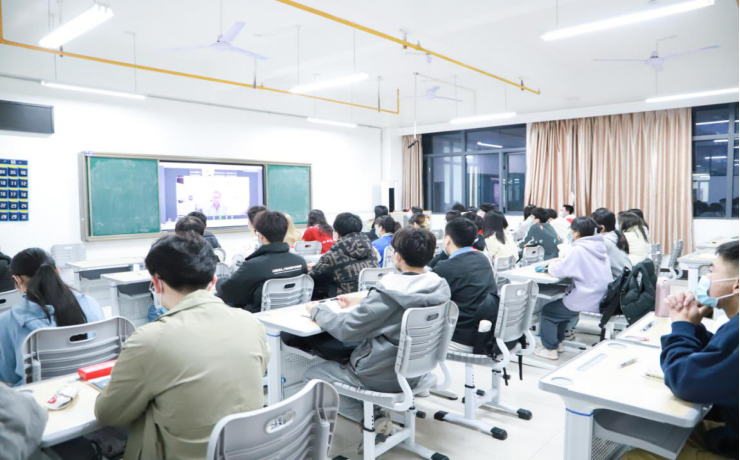 学校首批世界一流大学国际化课程开讲