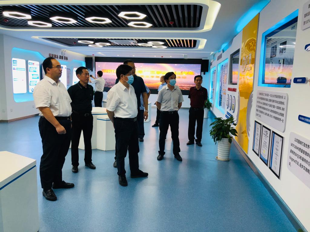 校党委书记刘德富带队赴襄阳调研产业研究院