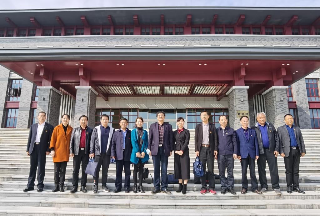 看望省委党校培训学员蔡光兴先后赴武汉市黄陂一中(盘龙城校区),新洲