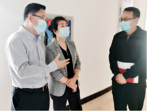 省委政法委副书记周彩娟一行来校调研