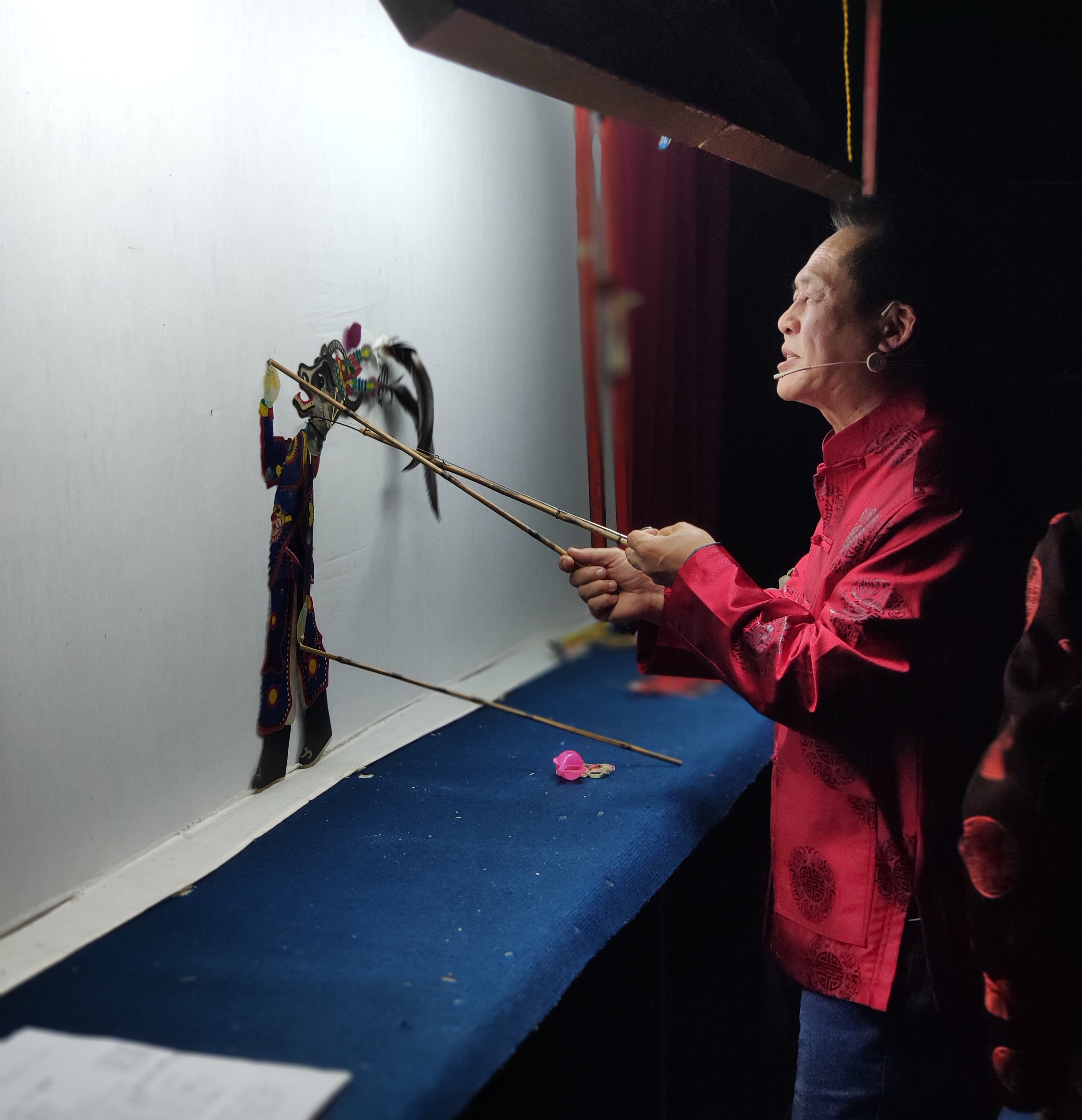 皮影王秦礼刚原创皮影戏演绎湖工精神