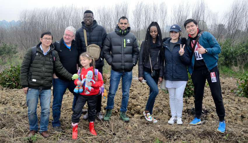TreePlanting_03.JPG