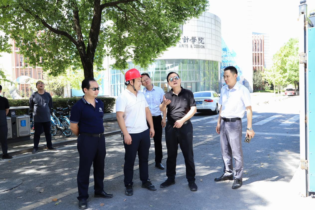 校长彭育园深入学校基建项目一线调研指导工作